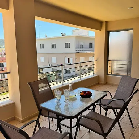 Theasis Apartment *