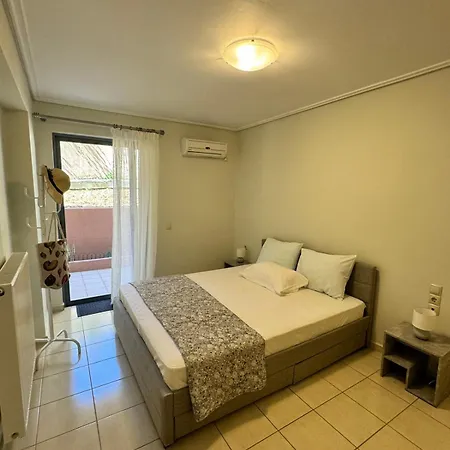 Theasis Apartment *
